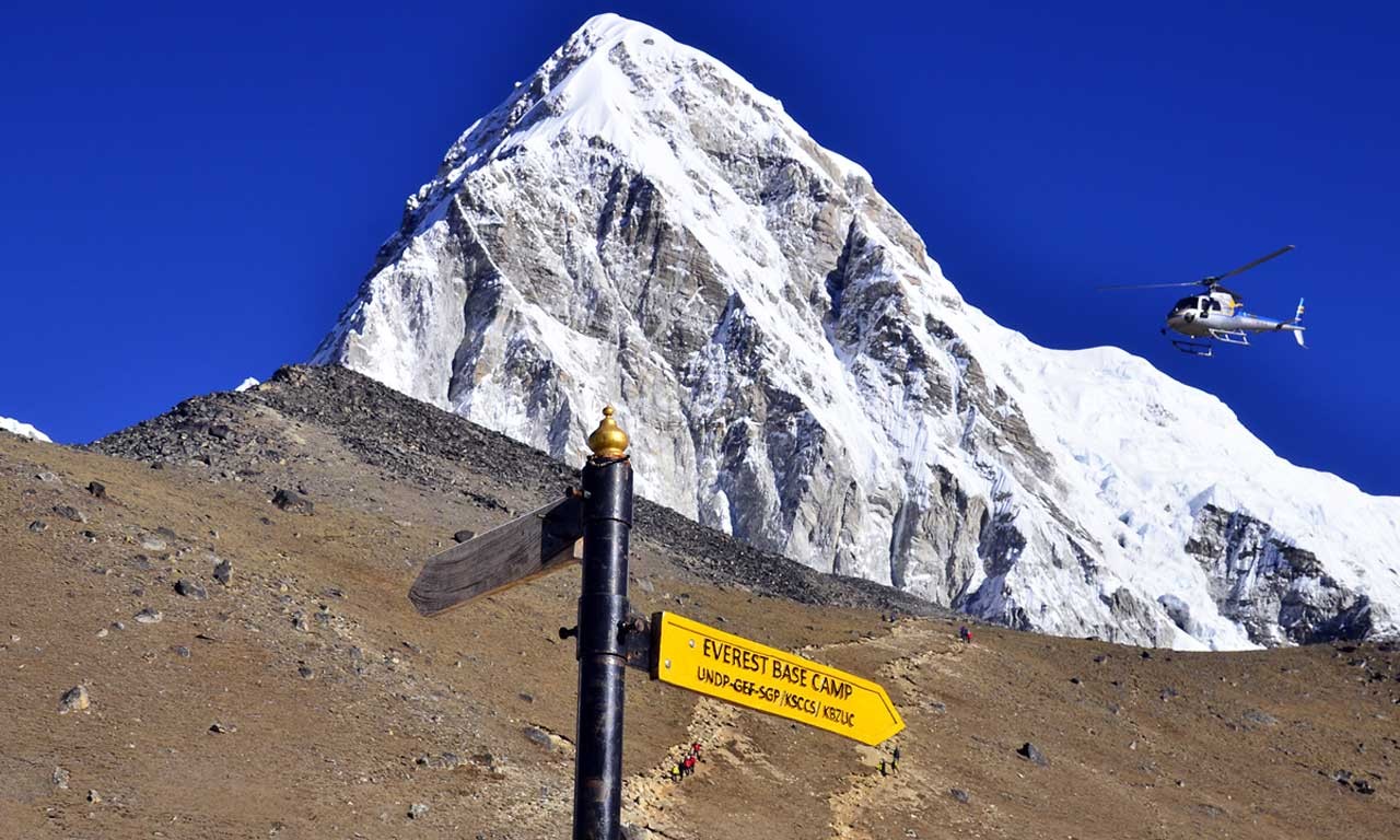 gokyo lake trek guide with itinerary cost and difficulties