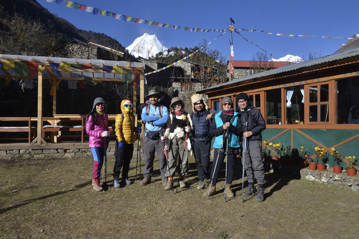 group photo from Manaslu trek Lho
