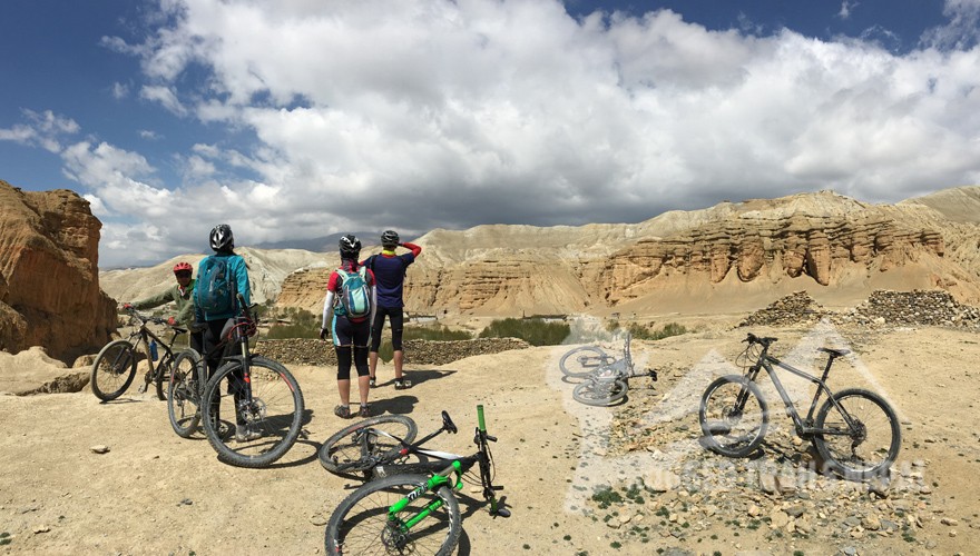 biking in nepal upper mustang