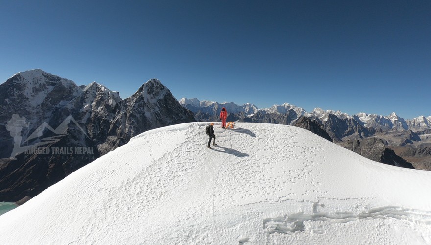 lobuche peak climbing nepal