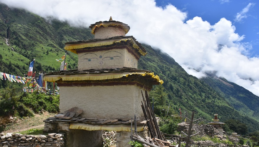 manaslu circuit trekking with tsum valley