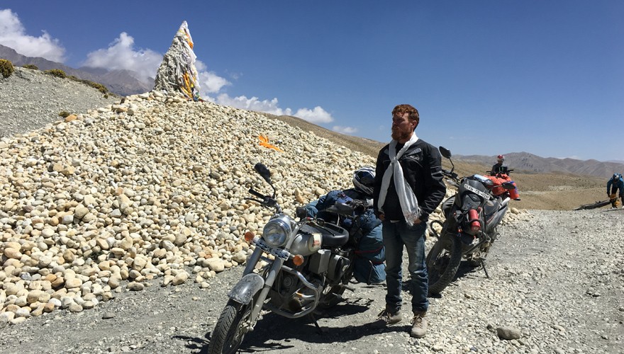road to upper mustang bike tour