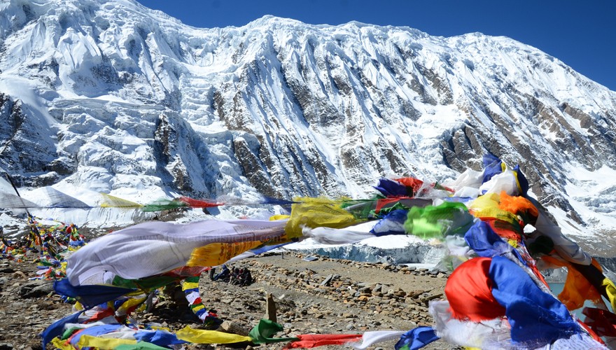 tilicho lake with annapurna circuit trek