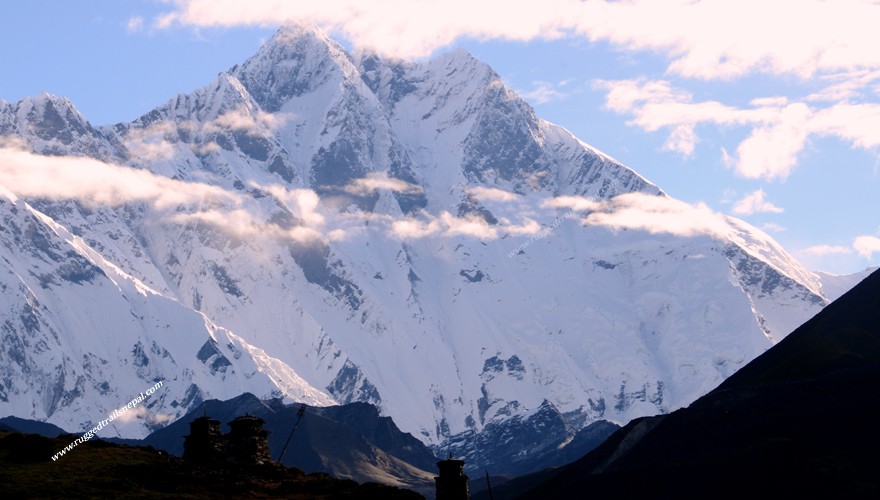 trekking in nepal amadablam