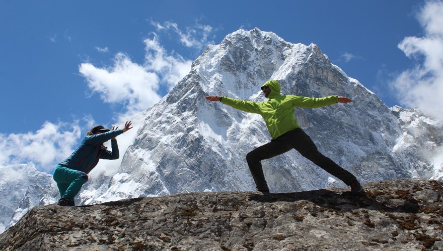 yoga trek in nepal in everest