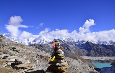 everest base camp trek via gokyo lakes and cho la pass