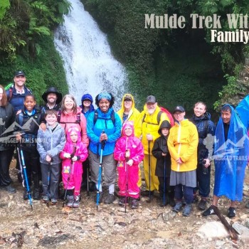 trekking in nepal annapurna with childrens